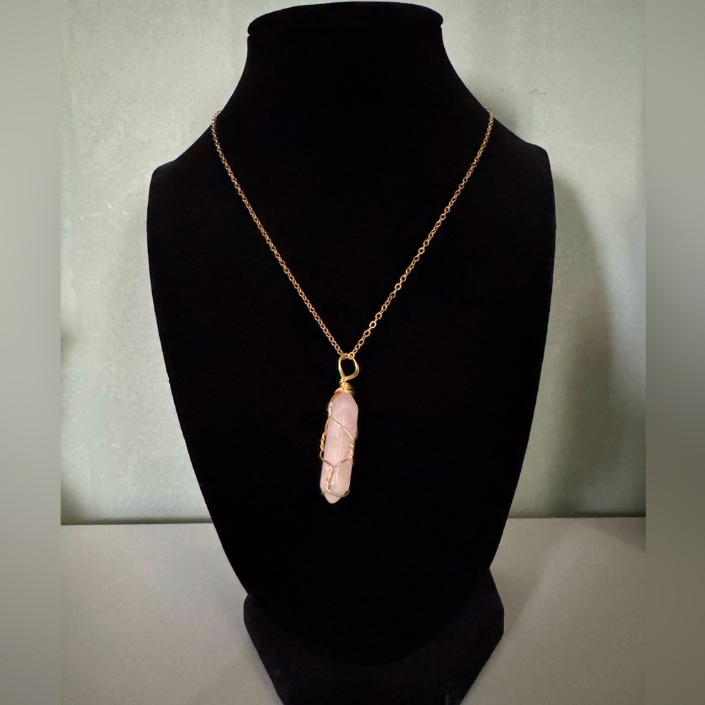 Elegant Gold and Pink Quartz Gemstone Necklace